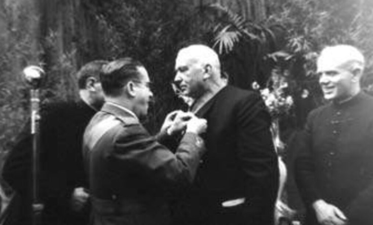 Homenaje a D. Pedro Ruiz de Azúa en 1947