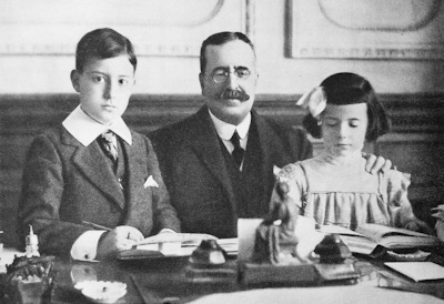 José Canalejas con sus hijos, Pepito y María.