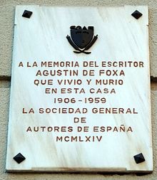 Placa en la casa donde vivió y murió Agustín de Foxá en la calle Ibiza.