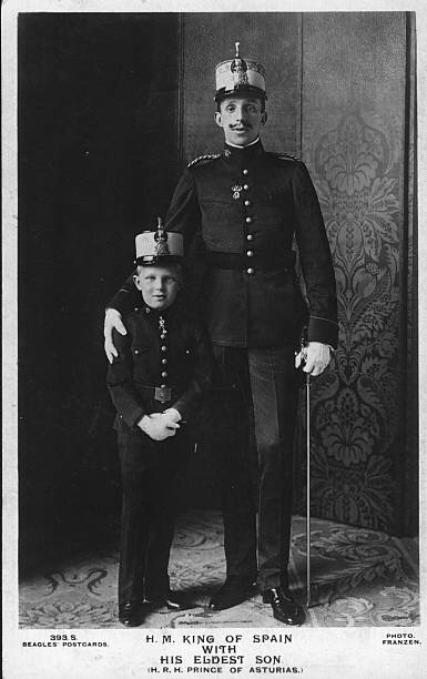 S.M. Alfonso XIII con el Príncipe de Asturias en 1915.