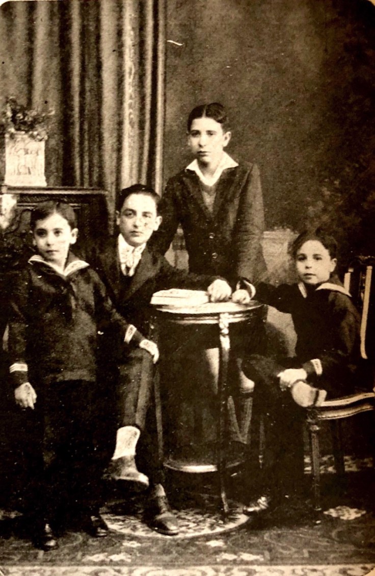 Los hermanos Portillo. El Pilar número de Junio de 1927.