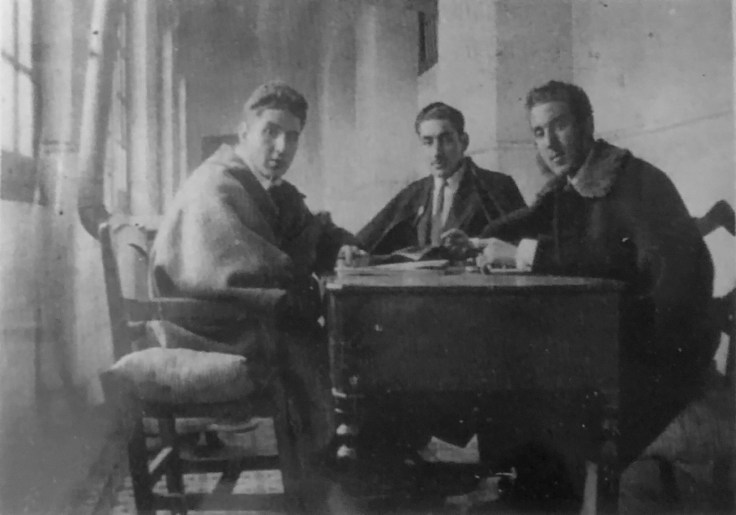 Los hermanos Luis, Manuel y Carlos Miralles en la Cárcel Modelo en 1932.