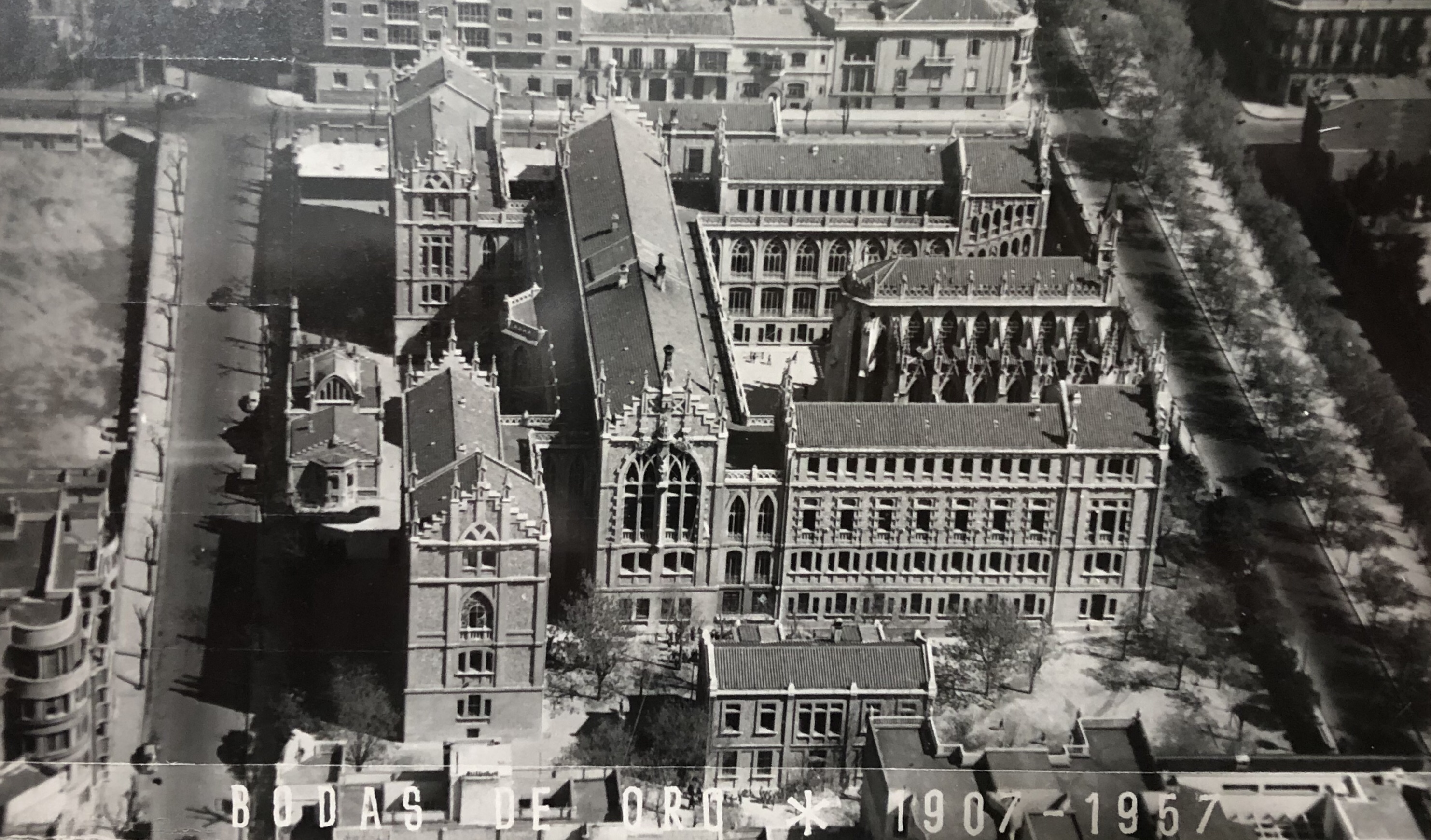 Postal recuerdo de la boda de oro del colegio 1907-1957.
