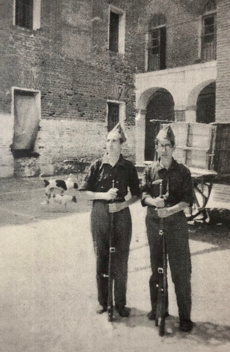 Jacinto y Agustín Valentín-Gamazo en el Cuartel de San Quintín de Valladolid en Julio de 1936. Última fotografía de Valentín.