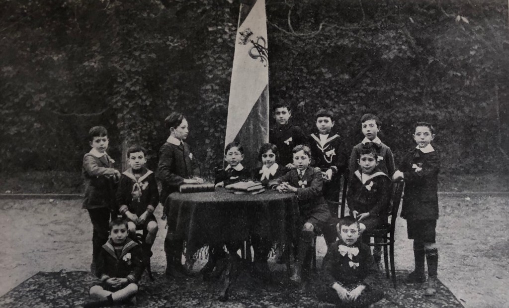 Congregación de pequeños en el curso 1913-1914.