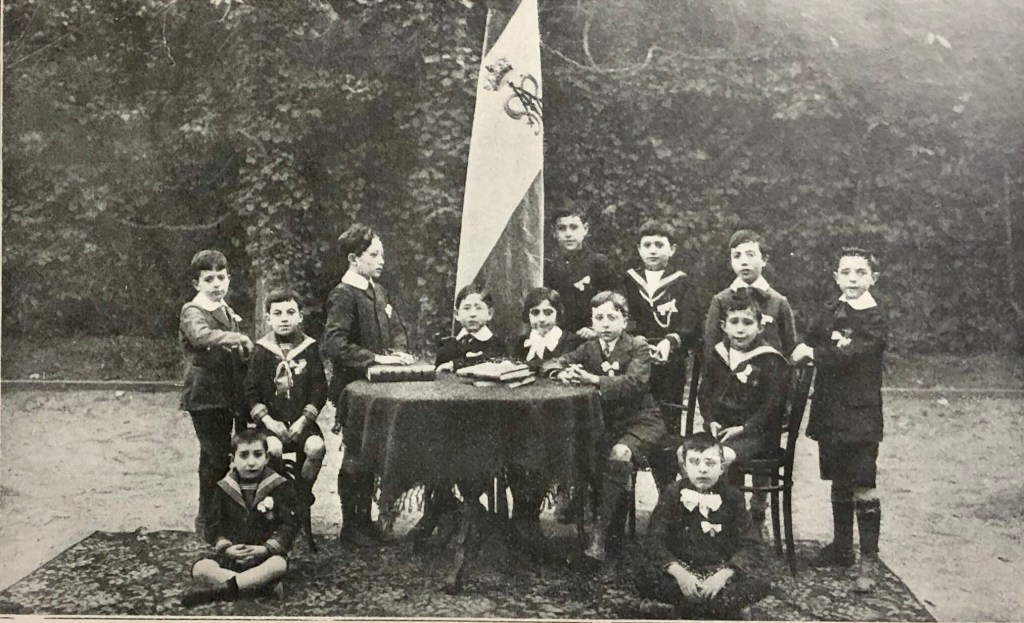 Congregación de pequeños en el curso 1913-1914.