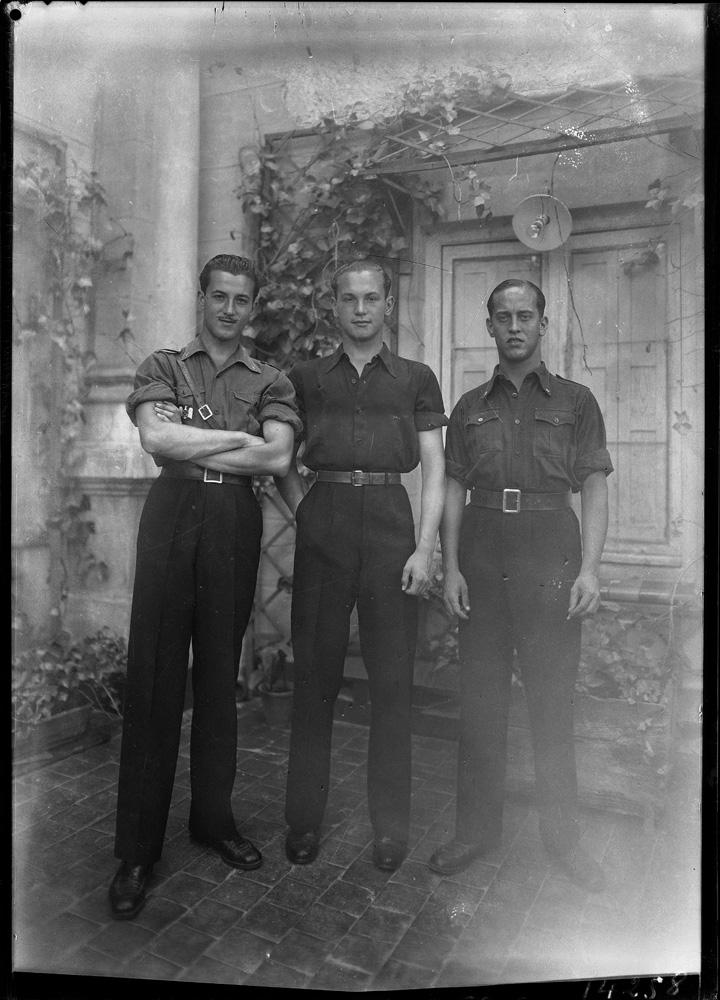 Retrato de Chipi, Luis, y Enrique Ruiz Vernacci, fotos hechas días antes de partir para combatir el frente ruso.