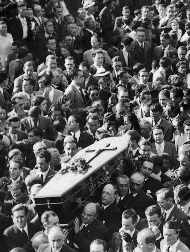 Entierro de D. José Calvo Sotelo en Madrid.