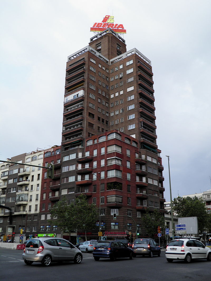 Edificio Bancaya en la Avenida de América. Obra de Ignacio de Cárdenas Pastor.