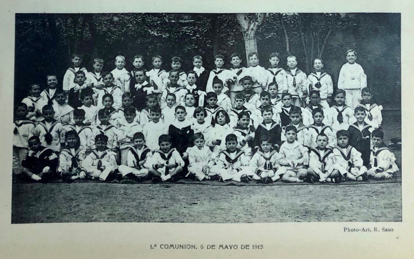 Alumnos comulgantes en 1915.
