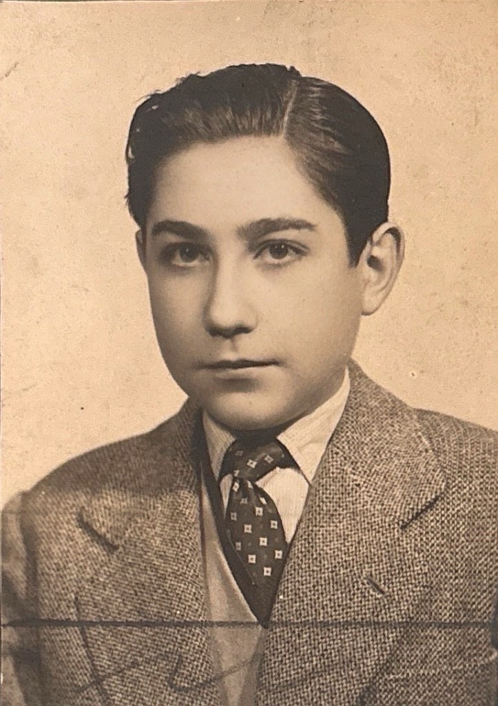 Enrique Torres Rojas en sus años del colegio.